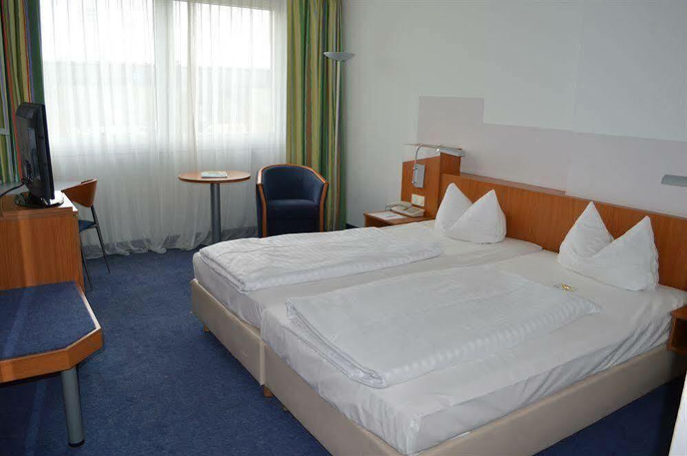Ramada By Wyndham Hannover Messe Laatzen Dış mekan fotoğraf